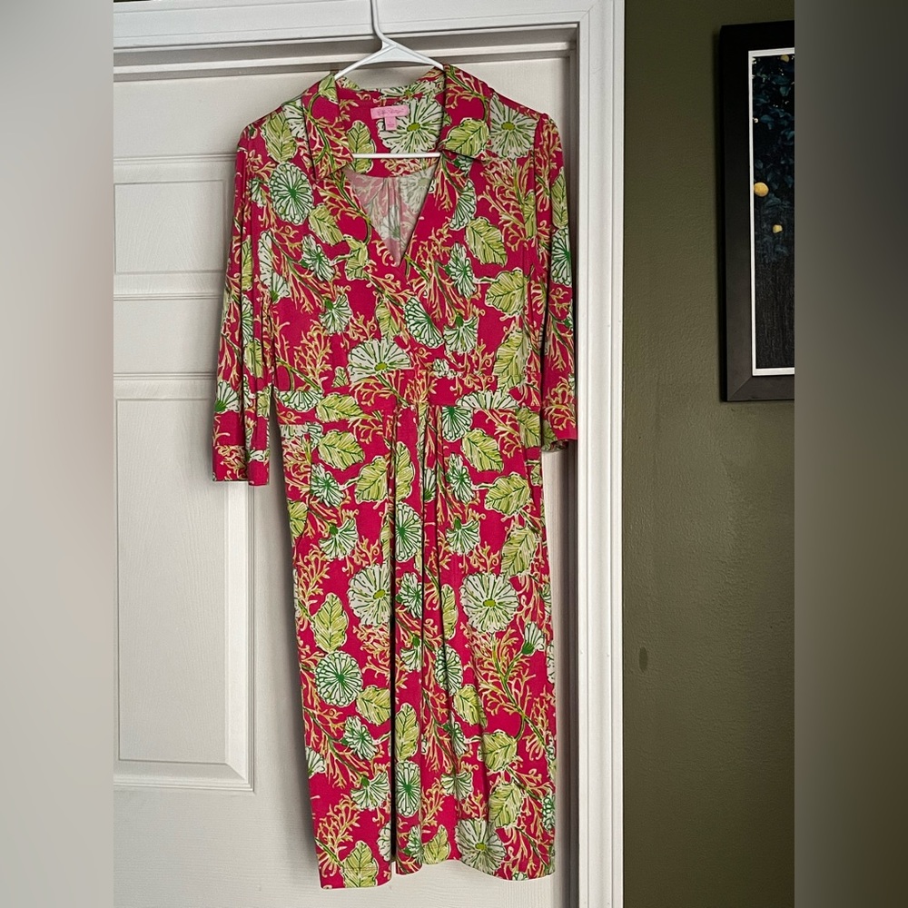 Lilly Pulitzer 3/4 sleeve below the knee floral dress size large.